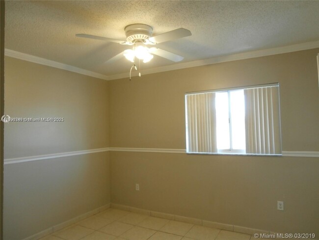 Building Photo - 950 SW 104th Ct