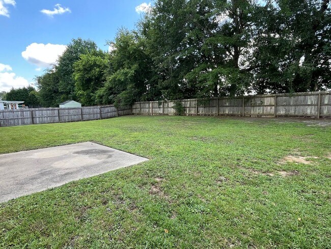 Building Photo - Spacious 3 Bed, 2 Bath Home in Westgate