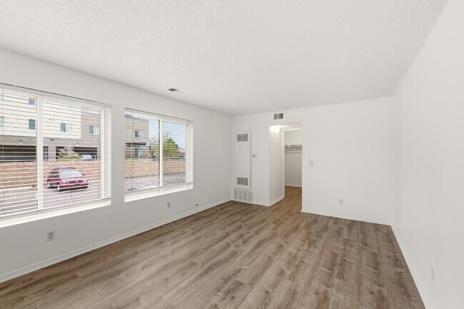 Building Photo - Beautiful Totally Remodeled Studio Home - Available Immediately!