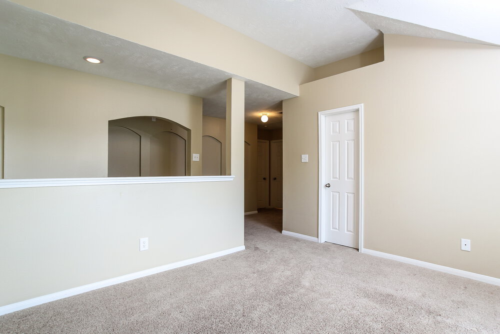 Building Photo - 16206 Hollow Rock Dr