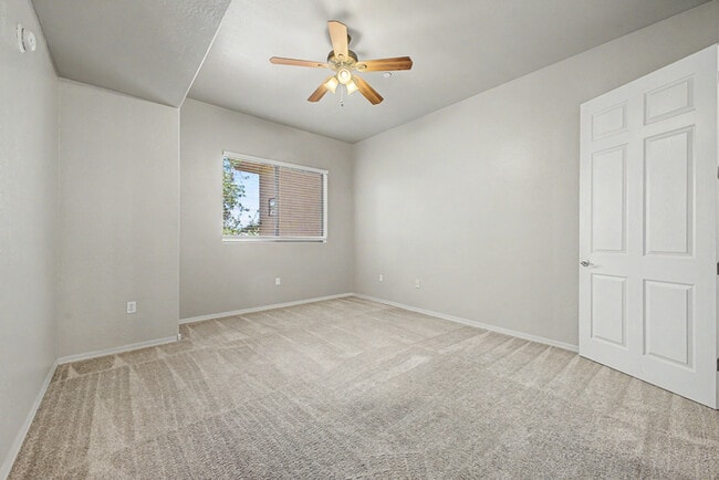 Building Photo - 3332 S Gilbert Rd