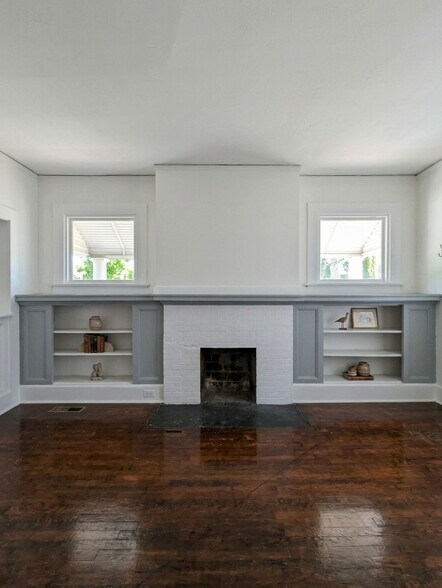 Building Photo - 1637 13th Ave S