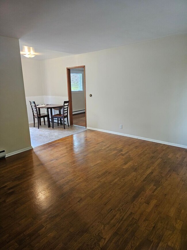 Building Photo - West hill Auburn - Darling 3 bed 1 bath ra...