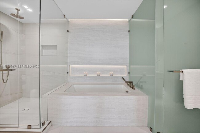 Building Photo - 900 N Ocean Blvd