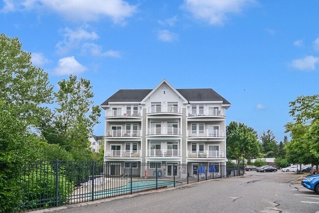 Building Photo - 614 Pond St