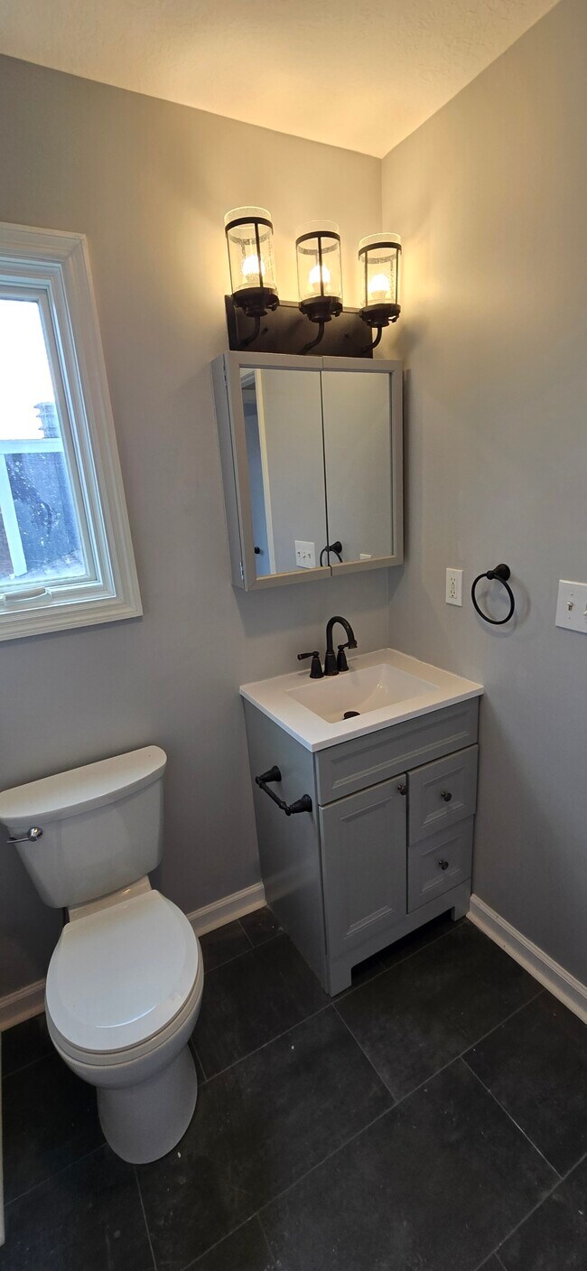 Building Photo - 80 Bridgeport Way