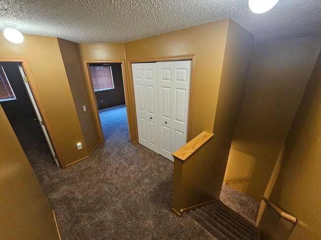 Building Photo - 2639 Yellowstone Dr