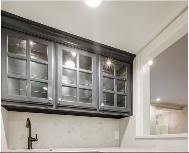 Building Photo - 4024 Inwood Rd