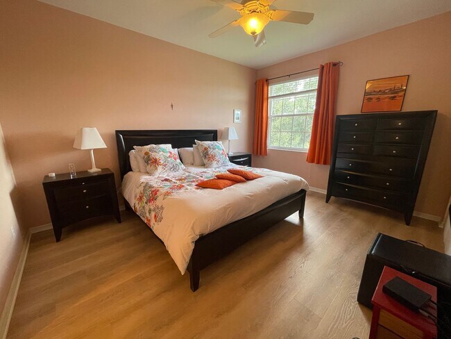 Building Photo - 2021 Crestview Way