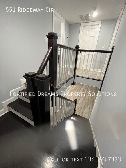 Building Photo - 551 Ridgeway Cir