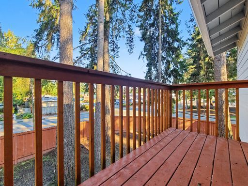 Building Photo - AVAILABLE FEBRUARY 10TH! Freshly Updated Kingsgate Home with Private Outdoor Space