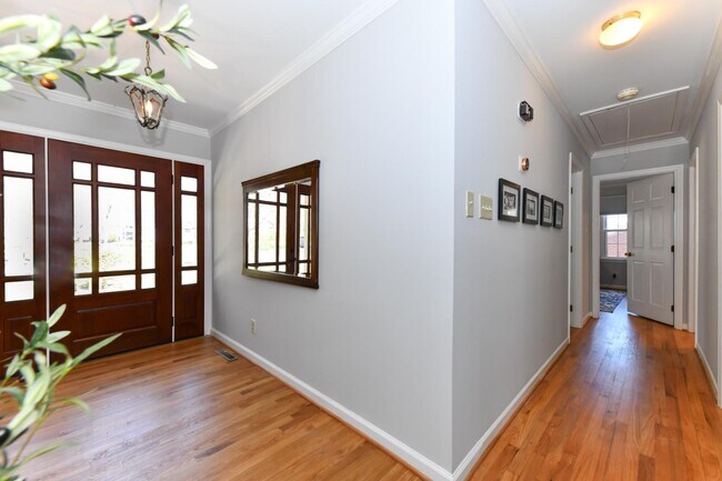 Building Photo - 3409 Cottage Pl