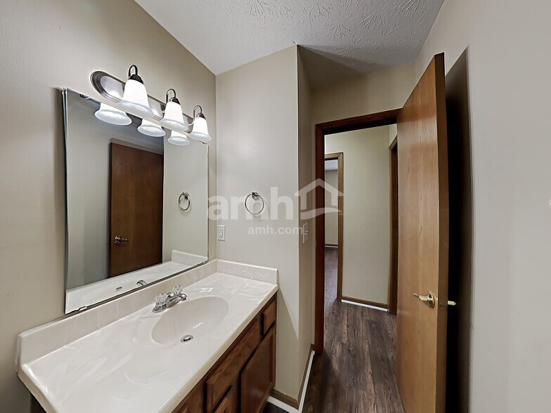 Building Photo - 8255 Captain Dr