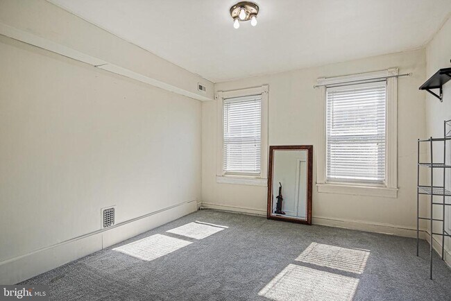 Building Photo - 208 S East Ave