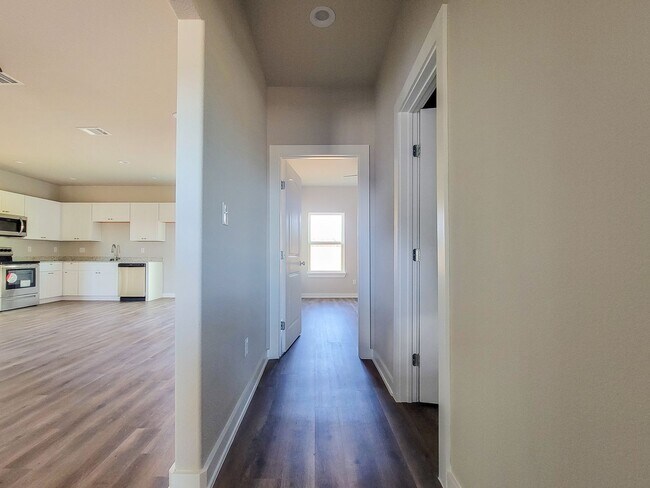 Building Photo - 3620 Skylane Ave