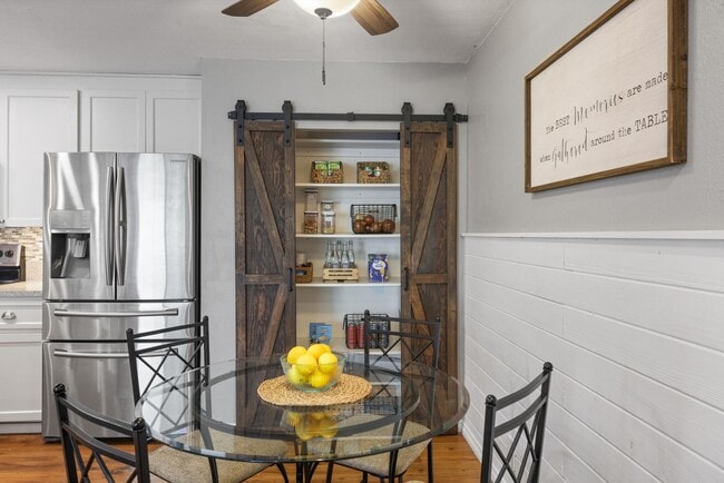 Building Photo - beautifully upgraded 2-bedroom, 1-bath condo in the highly desirable Bench Mark Villas Community