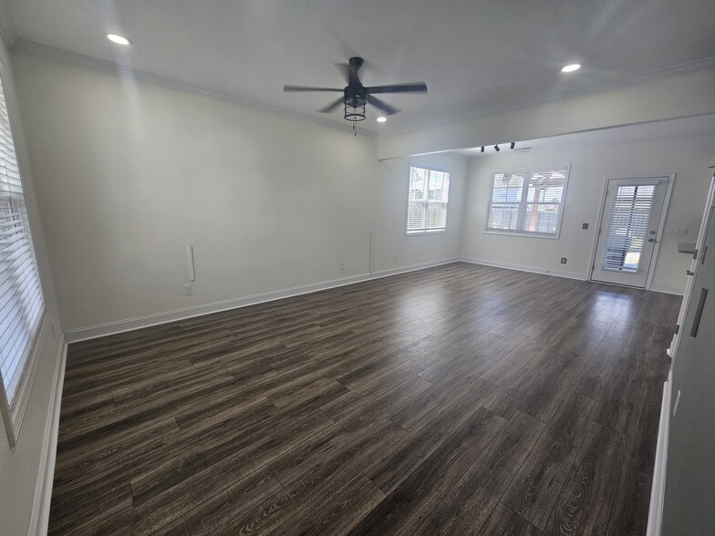 Building Photo - 2123 Blue Bonnet Cir