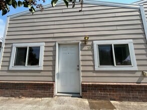 Building Photo - 700-704 S Columbus Triplex - Martin