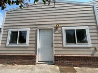 Building Photo - 700-704 S Columbus Triplex - Martin