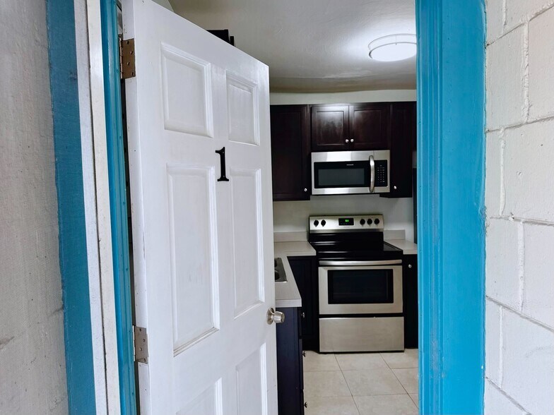 Building Photo - 208 12th Ave N