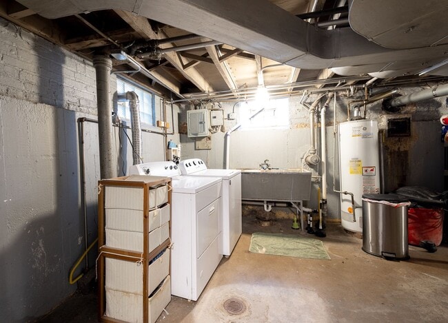 Building Photo - Charming 2 bdr, 2 bthr single family home in Belmont Cragin.