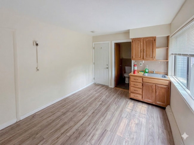 Building Photo - Quaint Affordable Studio in Townhome Community   All utilities included!