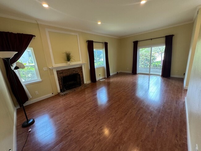 Building Photo - 642 Commons Dr