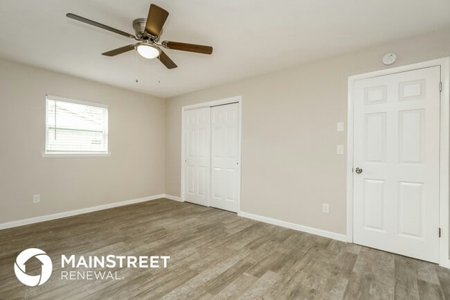 Building Photo - 2065 West Pkwy