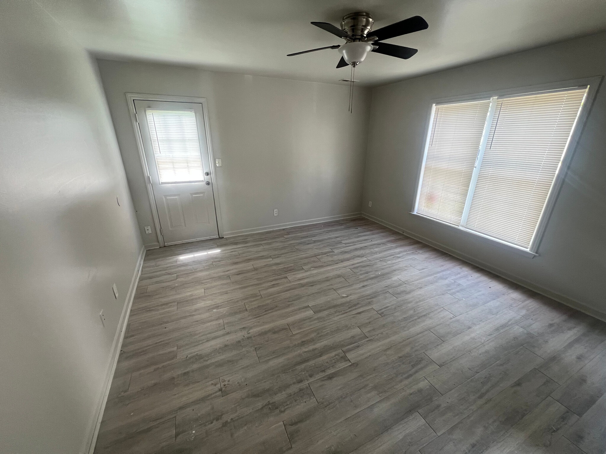 Building Photo - Room in Duplex on Beck St