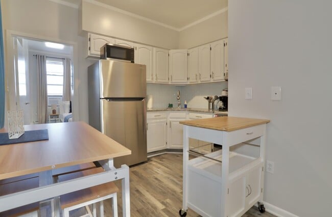 Building Photo - 315 8th St