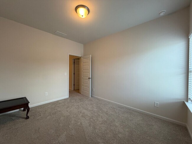 Building Photo - 26 Busby Dr SE
