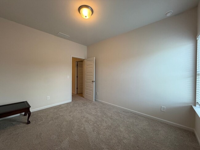 Building Photo - Large 5/3 House in Longbrook Subdivision- $2,495