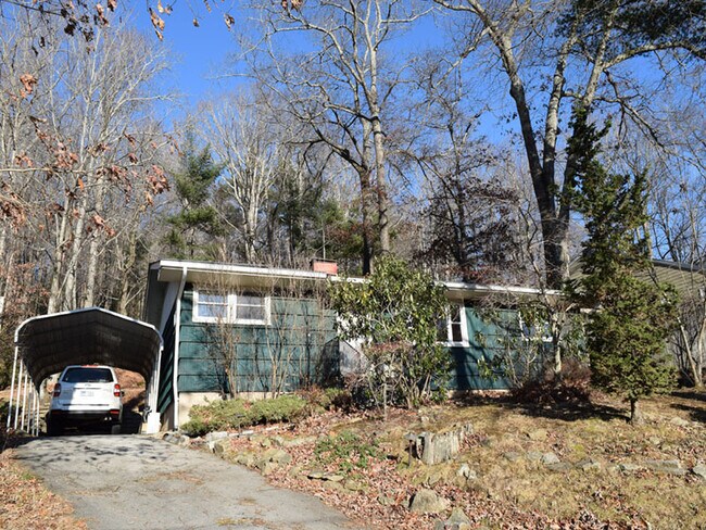 Building Photo - 241 Sunset Dr