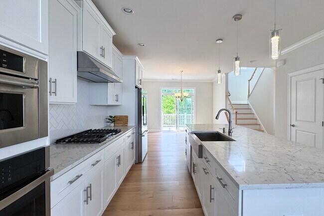 Building Photo - 25 Brentwood Cir