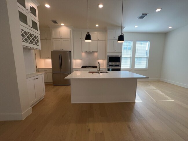 Building Photo - 10607 Enclave Shadows Ct