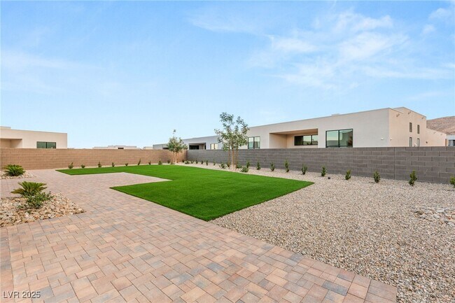 Building Photo - 10793 Vista Altura Ave