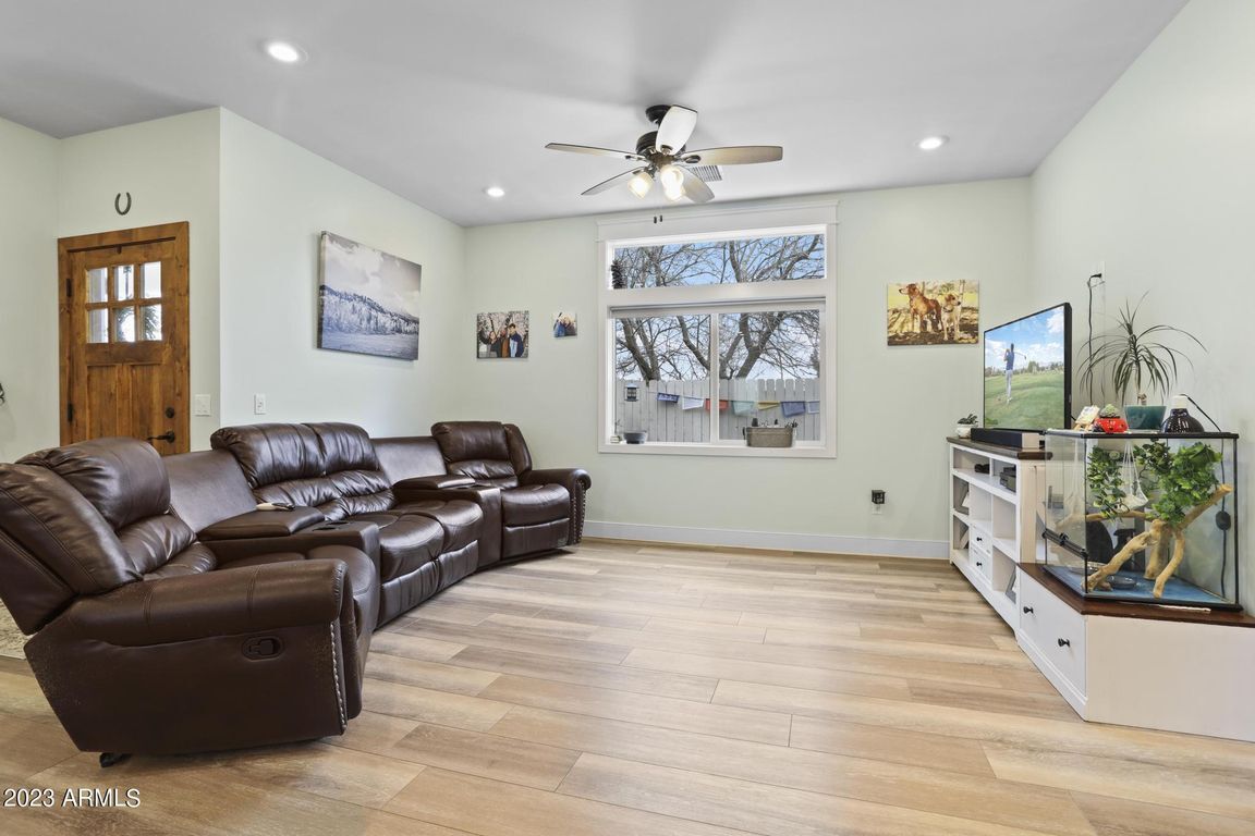 Building Photo - 414A W Frontier St