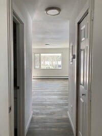 Building Photo - 4th Ave 6 Plex