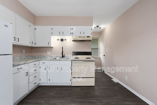 Building Photo - 701 Linwood Dr