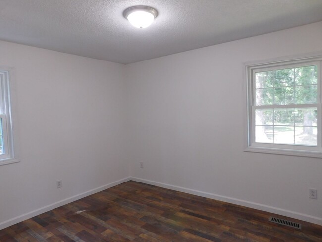 Building Photo - 4004 Brandywine Dr