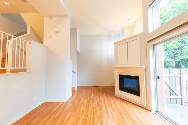 Building Photo - 4097 Alder Terrace