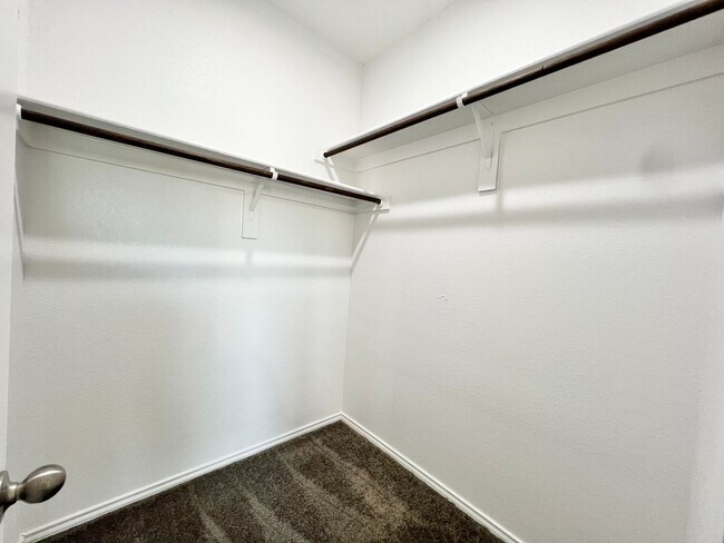 Building Photo - Brand New Duplex in New East Parks Community