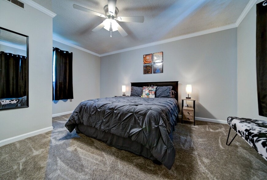 Building Photo - 401 Kingwood Dr