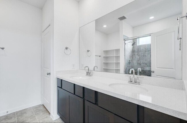 Building Photo - 9730 Bixby Crk Dr