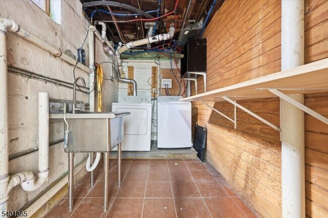 Building Photo - 274 Crawford Terrace