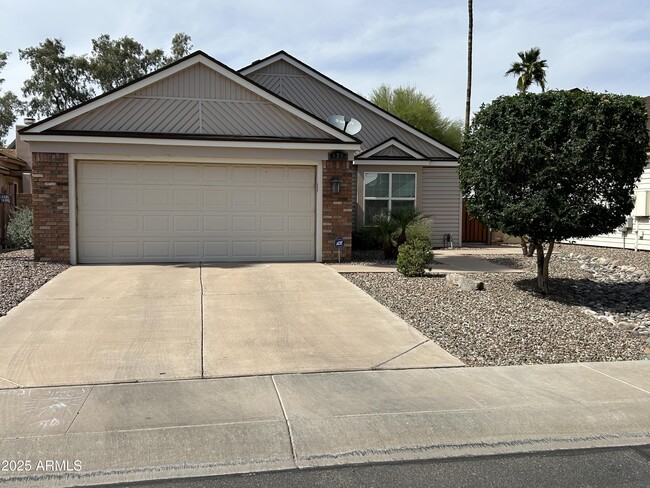 Building Photo - 826 E Rockwell Dr
