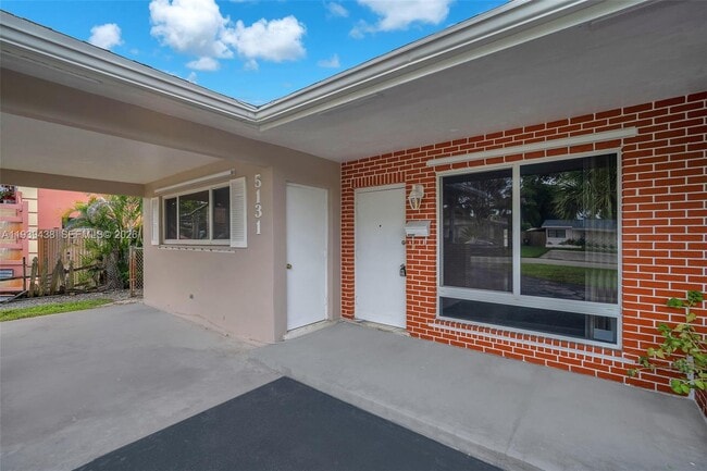 Building Photo - 5133 NE 18th Terrace