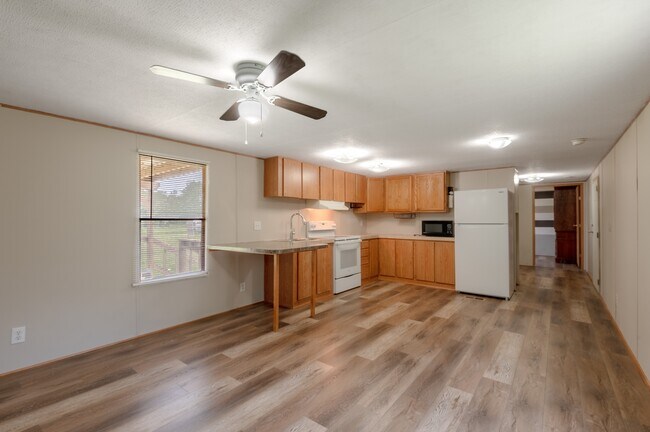 Building Photo - 37 C Riverside Ln