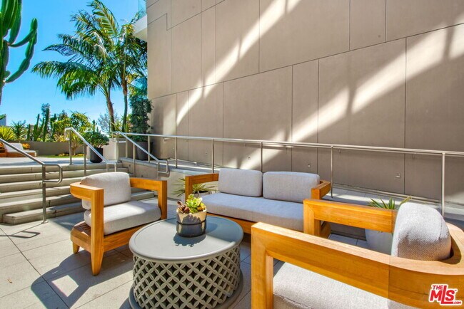 Building Photo - 8420 W Sunset Blvd