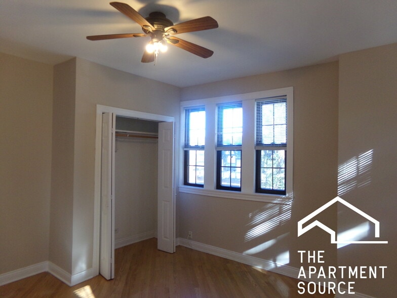 Building Photo - 897 Green Bay Rd